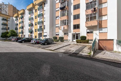 Apartamento T2 para Venda em Carregado e Cadafais