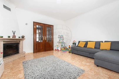 Apartamento T2 para Venda em Carregado e Cadafais