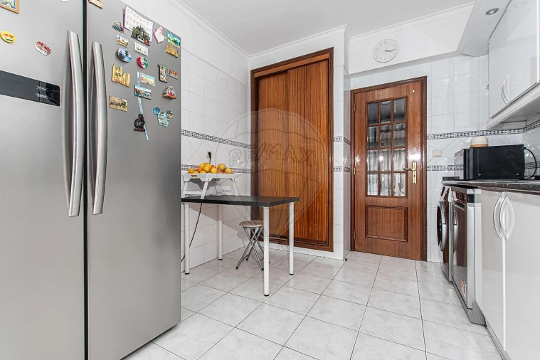 Apartamento T2 para Venda em Carregado e Cadafais Foto 24