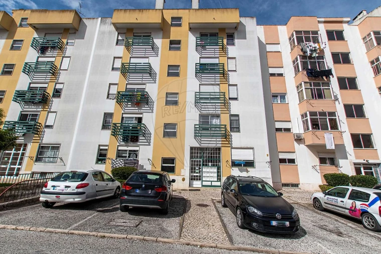 Apartamento T2 para Venda em Carregado e Cadafais Foto 4