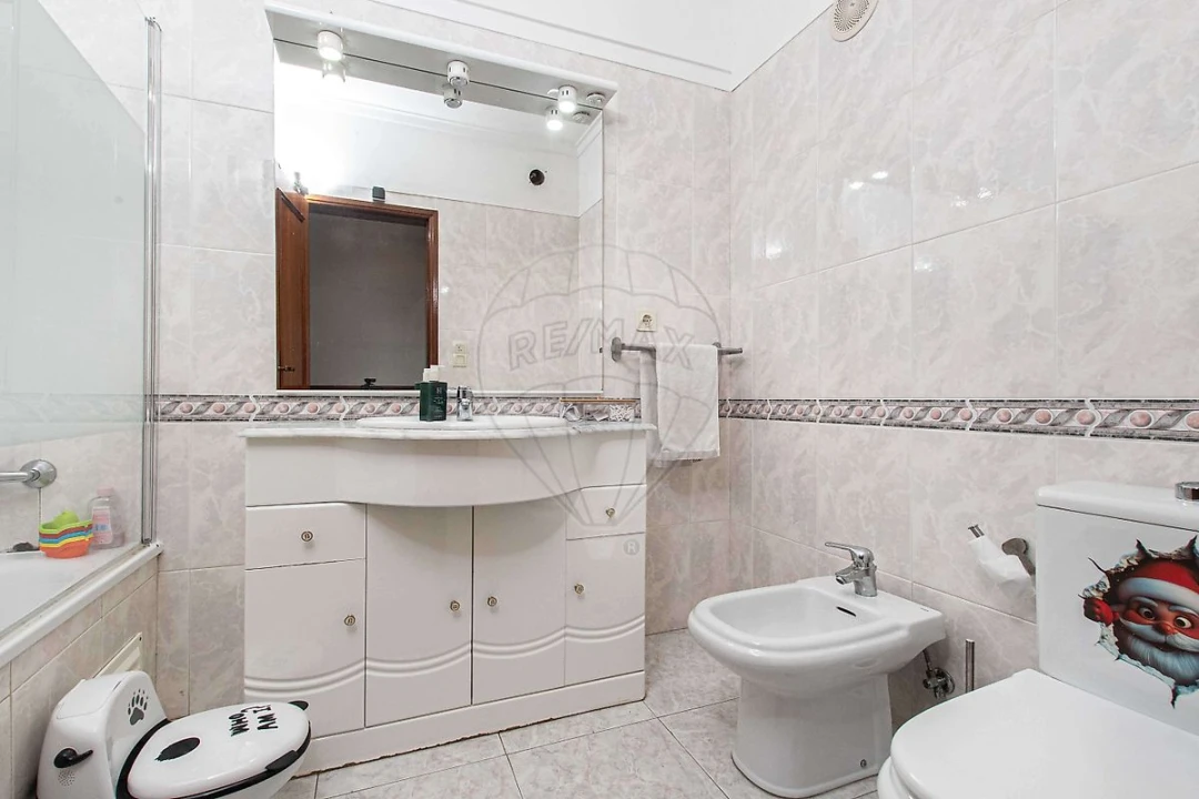 Apartamento T2 para Venda em Carregado e Cadafais Foto 12