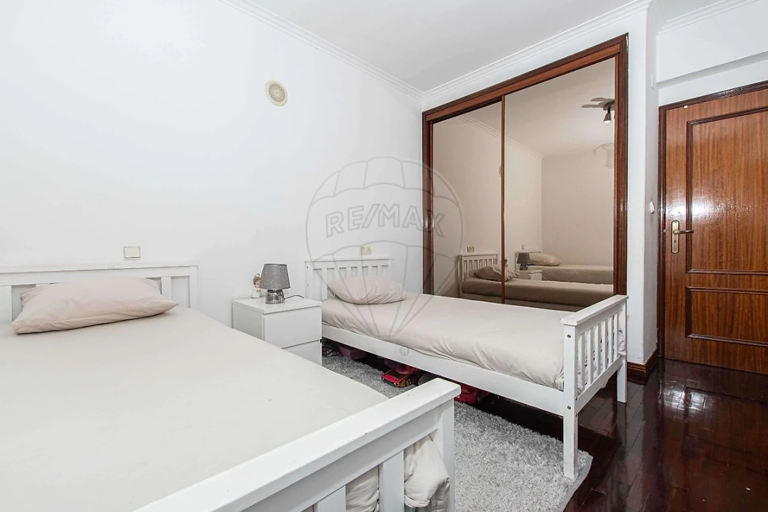 Apartamento T2 para Venda em Carregado e Cadafais Foto 9