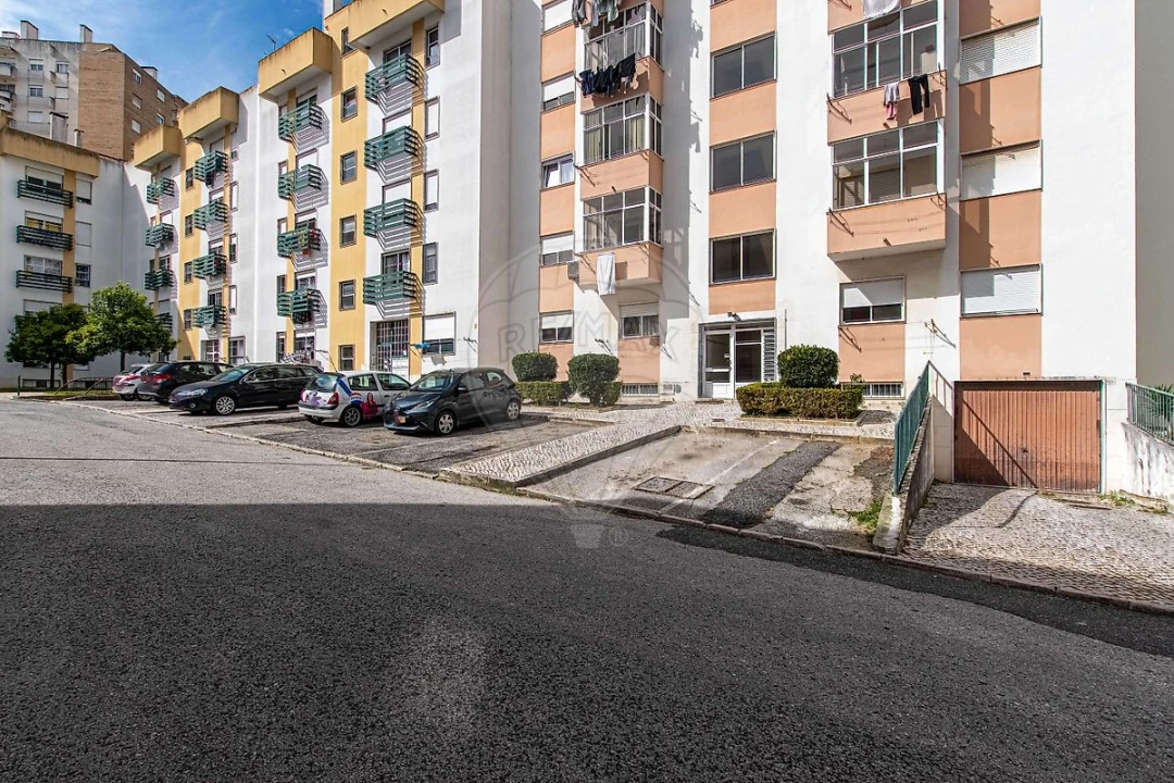 Apartamento T2 para Venda em Carregado e Cadafais Foto 1