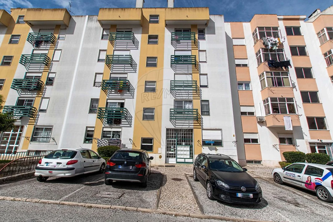 Apartamento T2 para Venda em Carregado e Cadafais Foto 4