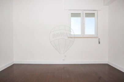 Apartamento T2 para Venda em Olivais