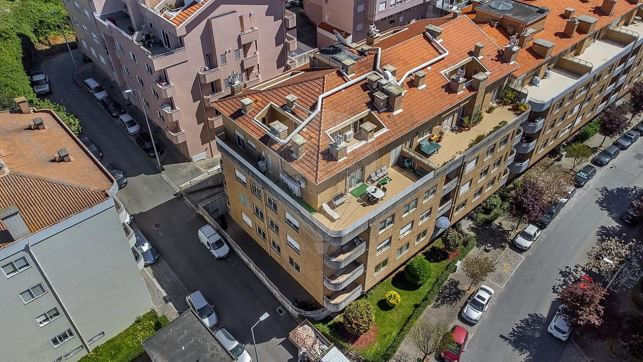 Apartamento T4 para Venda em Mafamude e Vilar do Paraíso Foto 1