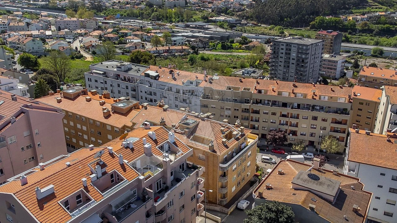 Apartamento T4 para Venda em Mafamude e Vilar do Paraíso Foto 2