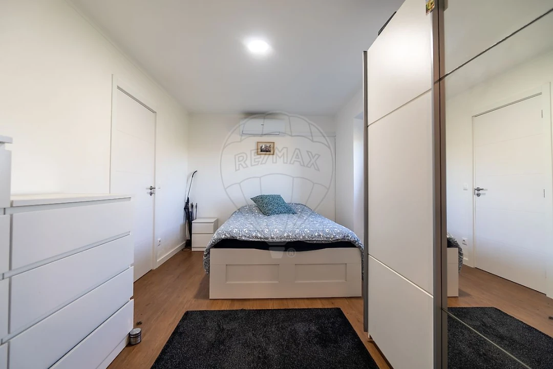 Moradia T3 para Venda em Santo Quintino Foto 1