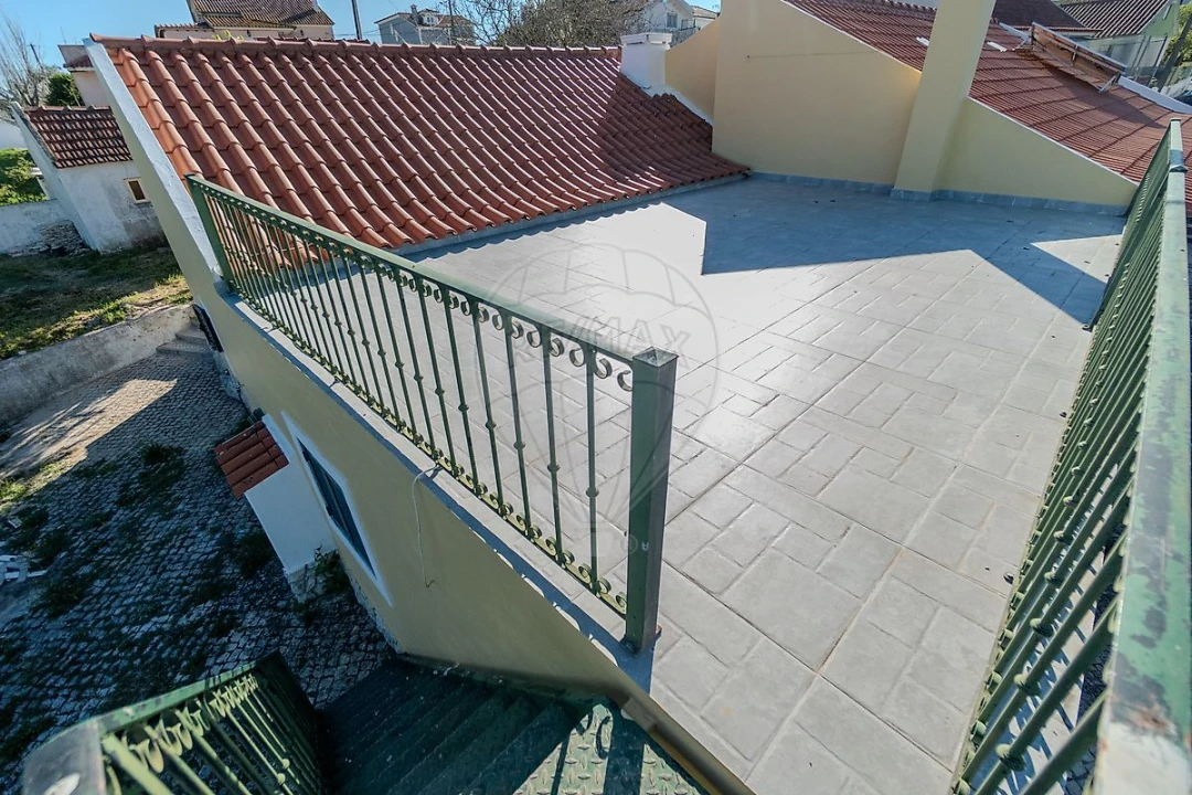 Moradia T3 para Venda em Santo Quintino Foto 25