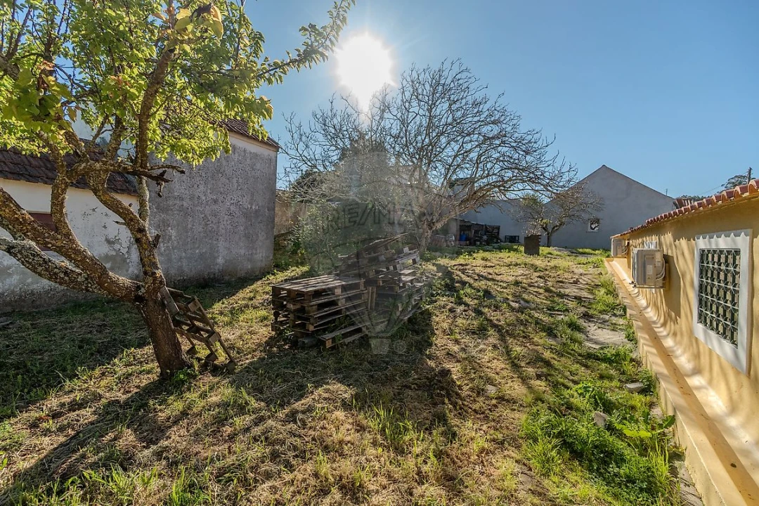 Moradia T3 para Venda em Santo Quintino Foto 24