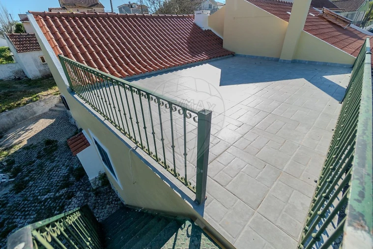 Moradia T3 para Venda em Santo Quintino Foto 25