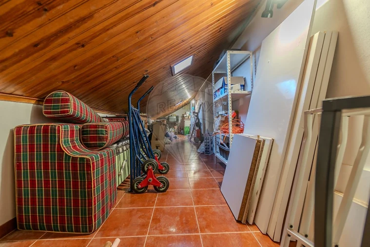 Moradia T3 para Venda em Santo Quintino Foto 30