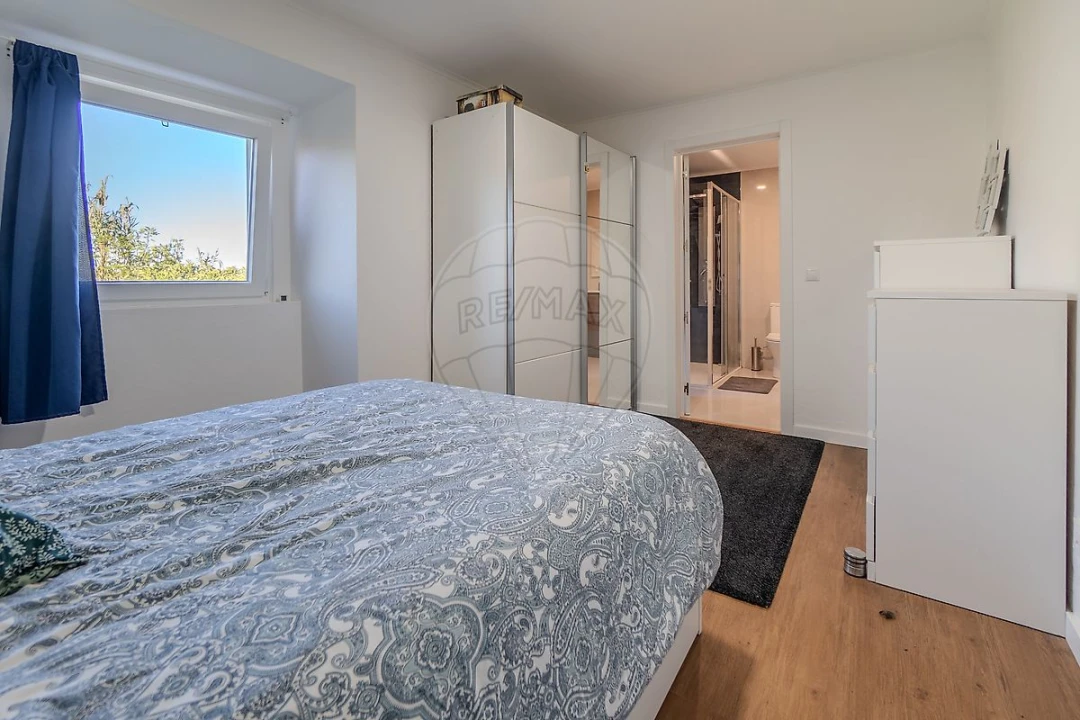 Moradia T3 para Venda em Santo Quintino Foto 2