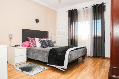 Moradia T3 para Venda em Vila Nova da Rainha