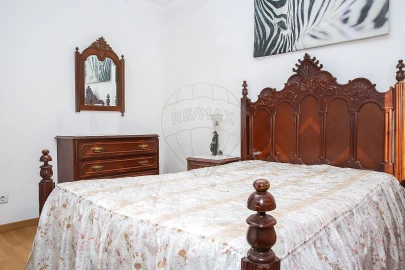 Moradia T3 para Venda em Vila Nova da Rainha