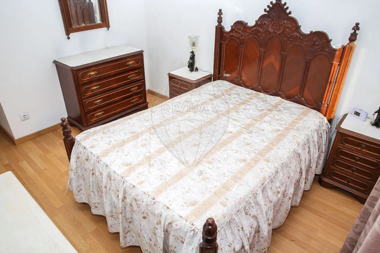 Moradia T3 para Venda em Vila Nova da Rainha Foto 11