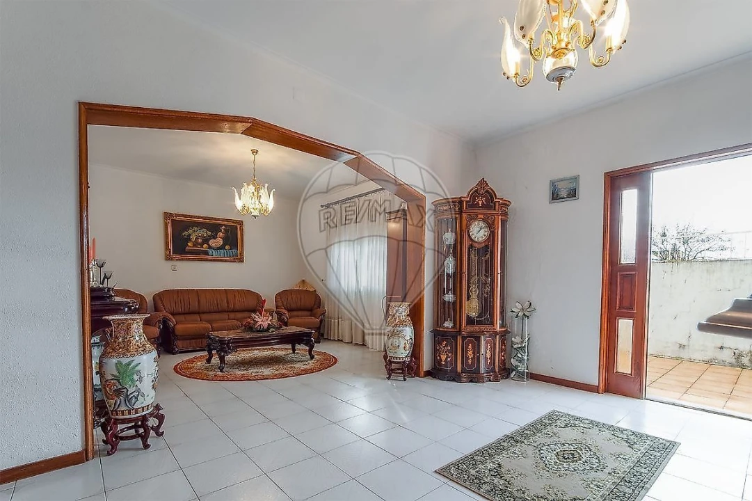 Moradia T5 para Venda em Fânzeres e São Pedro da Cova Foto 1