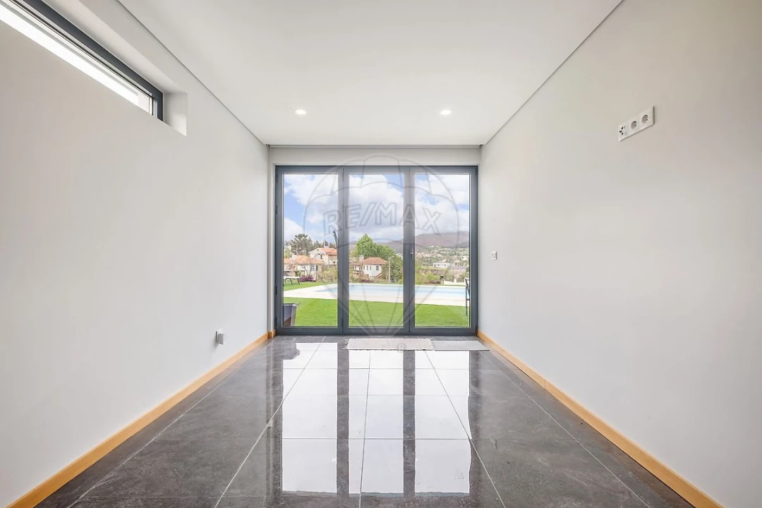 Moradia T3 para Venda em Alvarenga Foto 21