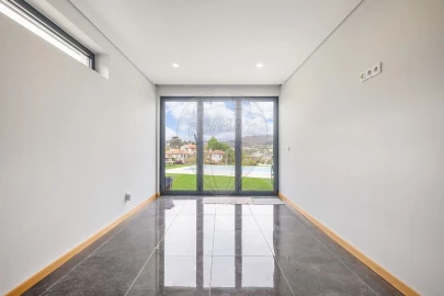 Moradia T3 para Venda em Alvarenga