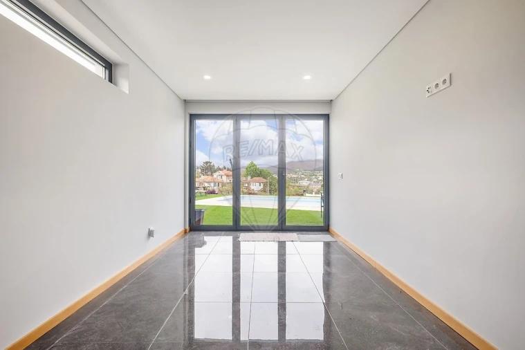 Moradia T3 para Venda em Alvarenga Foto 21