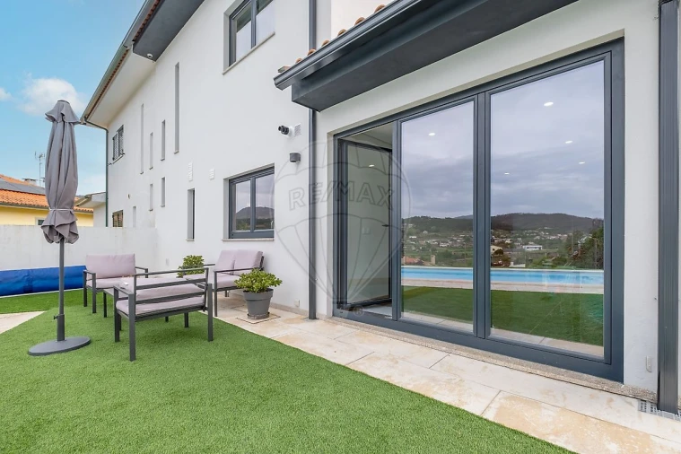 Moradia T3 para Venda em Alvarenga Foto 46