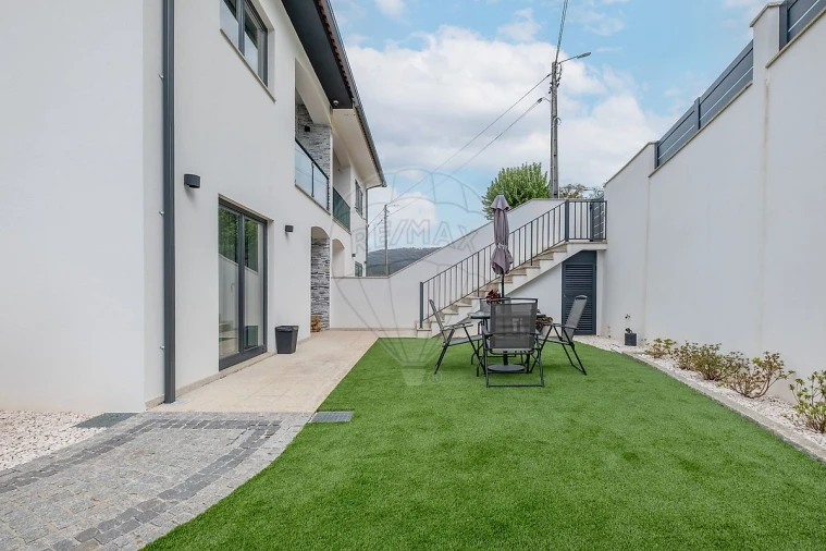 Moradia T3 para Venda em Alvarenga Foto 39