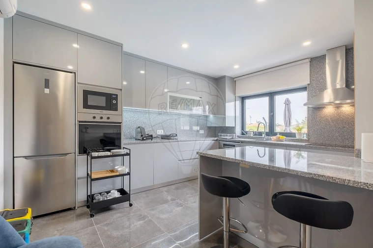 Moradia T3 para Venda em Alvarenga Foto 16