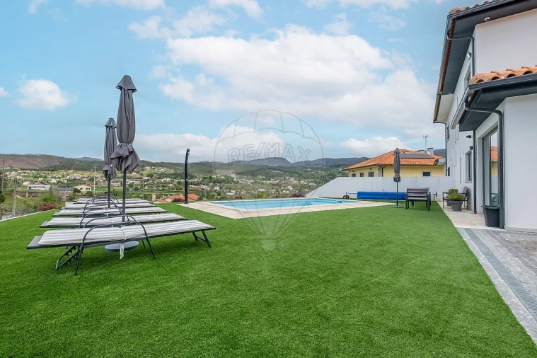 Moradia T3 para Venda em Alvarenga Foto 45