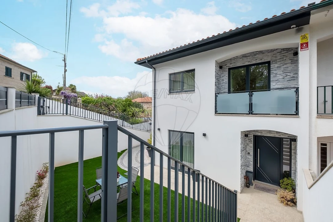 Moradia T3 para Venda em Alvarenga Foto 6