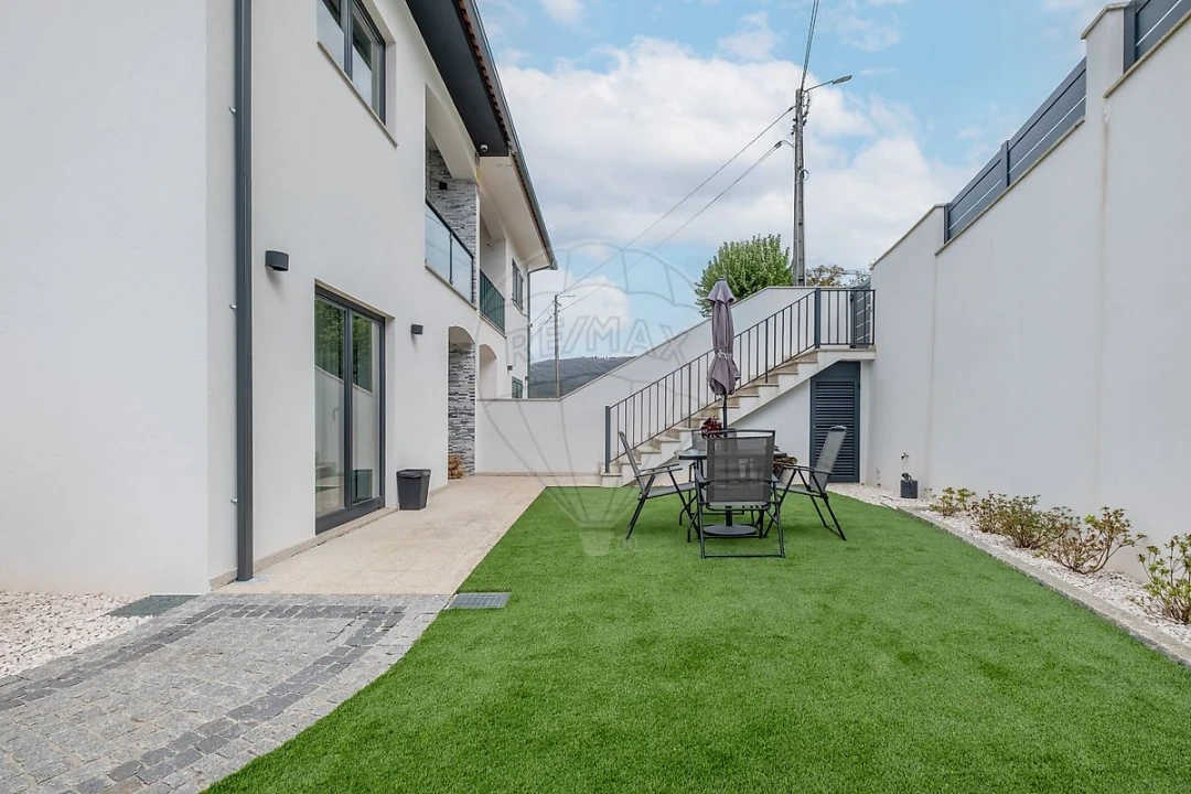 Moradia T3 para Venda em Alvarenga Foto 39