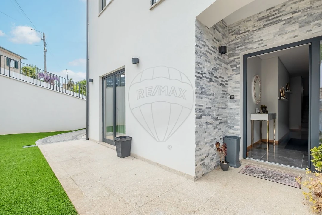 Moradia T3 para Venda em Alvarenga Foto 5