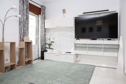 Apartamento T2 para Venda em Carregado e Cadafais