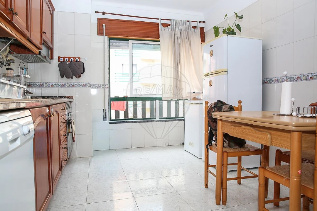 Apartamento T2 para Venda em Carregado e Cadafais Foto 1