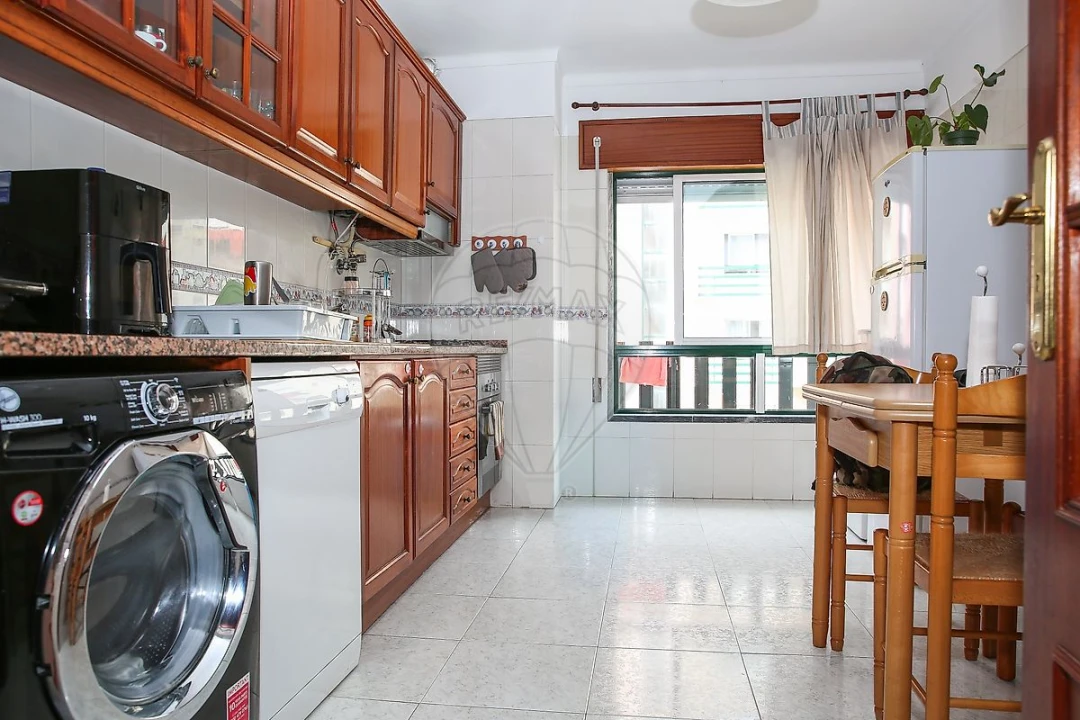 Apartamento T2 para Venda em Carregado e Cadafais Foto 3