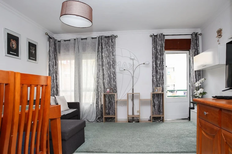 Apartamento T2 para Venda em Carregado e Cadafais Foto 15