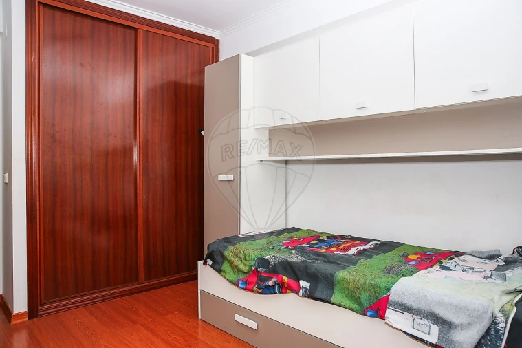 Apartamento T2 para Venda em Carregado e Cadafais Foto 9
