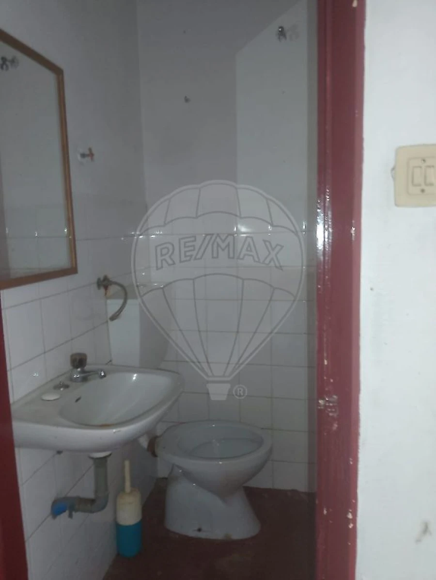 Garagem para Arrendamento em Santo Antonio dos Olivais Foto 3