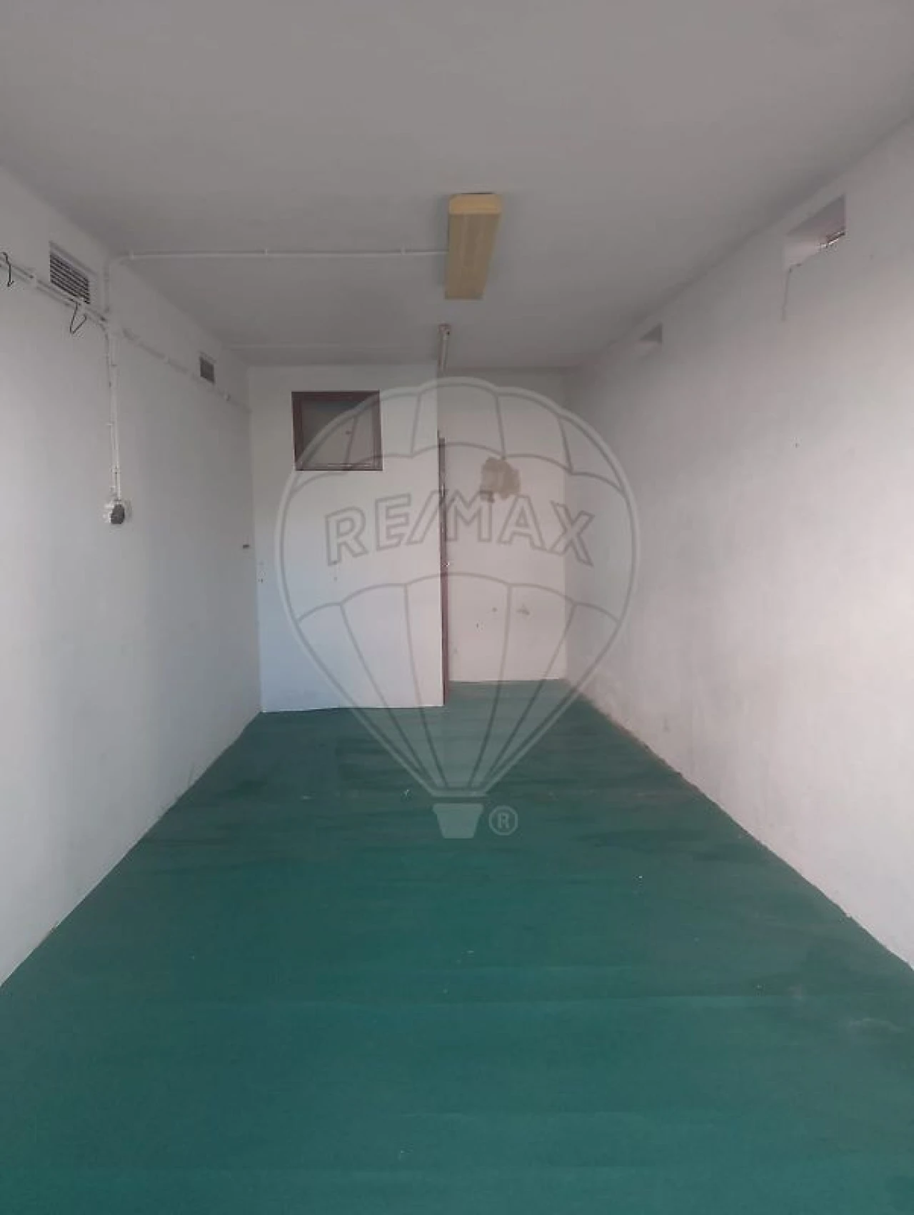 Garagem para Arrendamento em Santo Antonio dos Olivais Foto 1