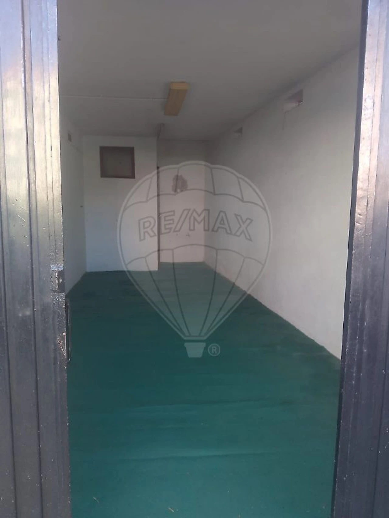 Garagem para Arrendamento em Santo Antonio dos Olivais Foto 2