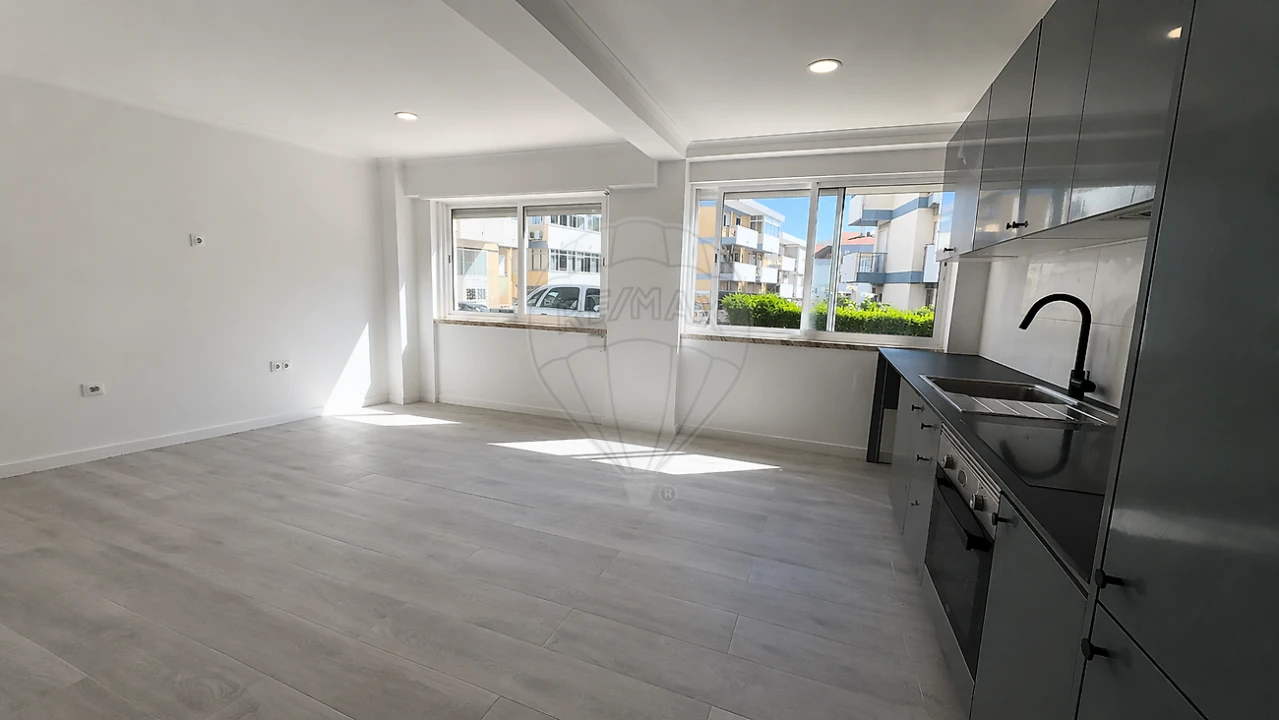 Apartamento T1 para Venda em Póvoa de Santo Adrião e Olival Basto Foto 6