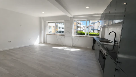 Apartamento T1 para Venda em Póvoa de Santo Adrião e Olival Basto