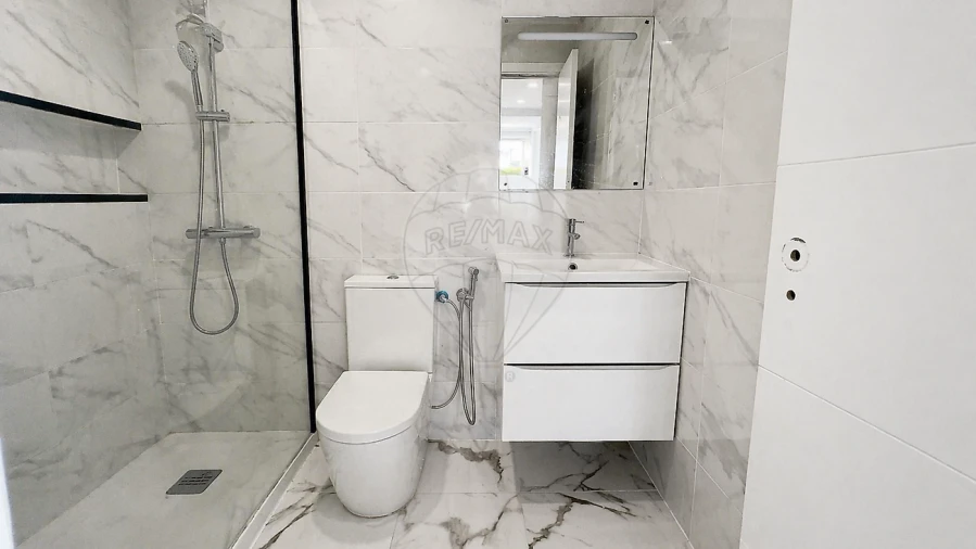 Apartamento T1 para Venda em Póvoa de Santo Adrião e Olival Basto Foto 2