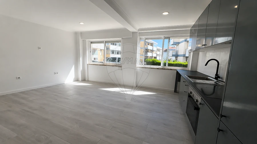 Apartamento T1 para Venda em Póvoa de Santo Adrião e Olival Basto Foto 6