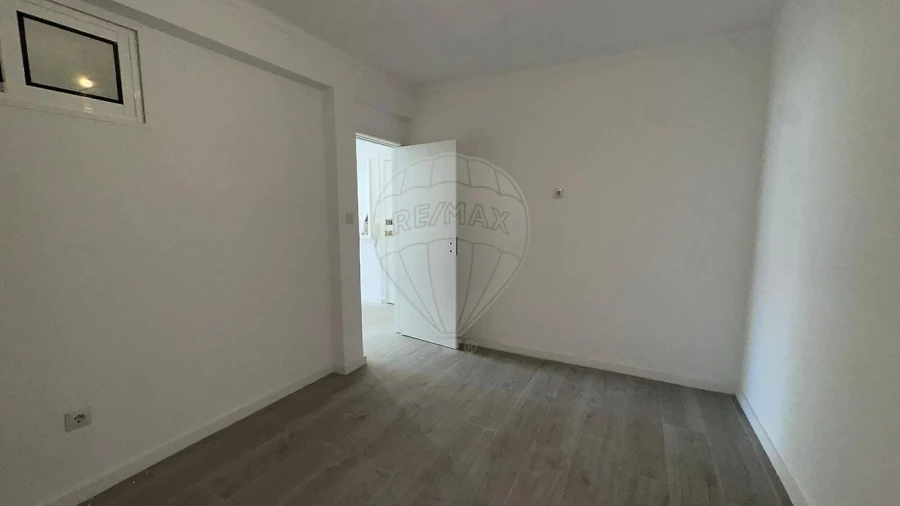 Apartamento T1 para Venda em Póvoa de Santo Adrião e Olival Basto Foto 4