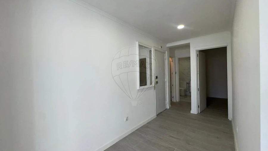 Apartamento T1 para Venda em Póvoa de Santo Adrião e Olival Basto Foto 9