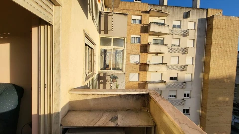 Apartamento T2 para Venda em Carregado e Cadafais