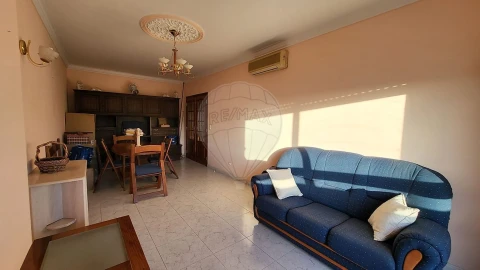 Apartamento T2 para Venda em Carregado e Cadafais