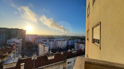 Apartamento T2 para Venda em Carregado e Cadafais