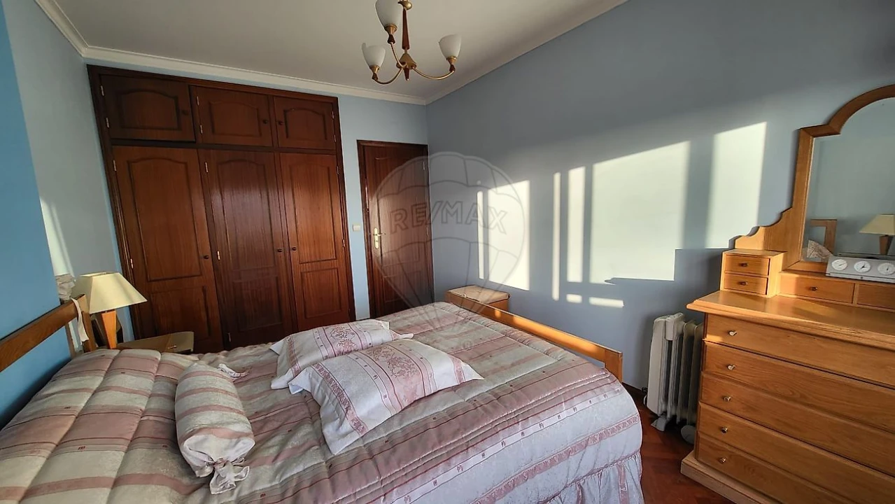 Apartamento T2 para Venda em Carregado e Cadafais Foto 11
