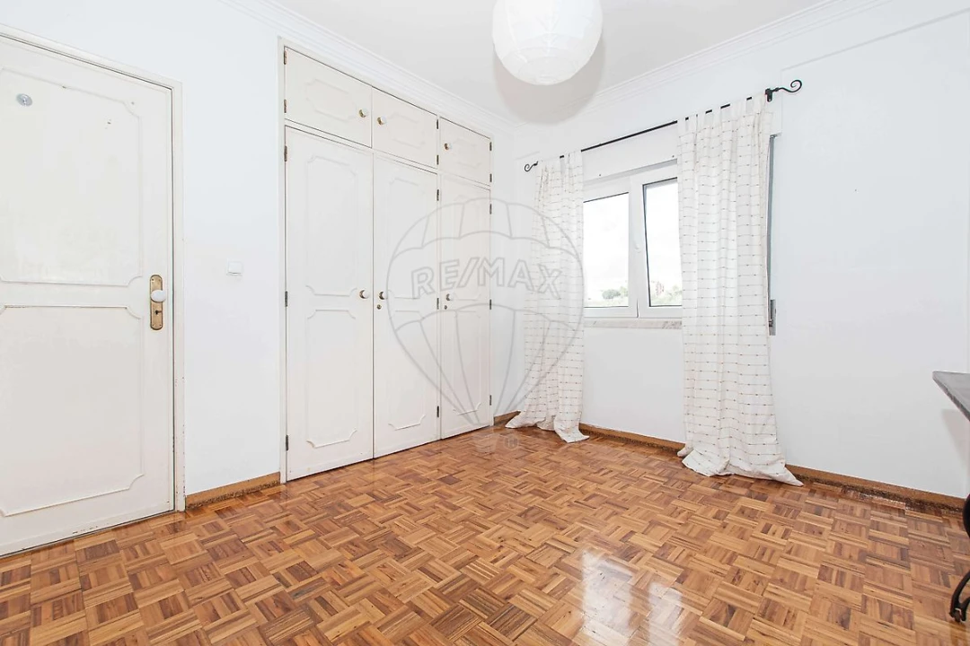 Apartamento T2 para Venda em Massamá e Monte Abraão Foto 18